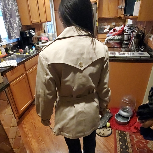 Short Rain/Trench Coat - Picture 3 of 4